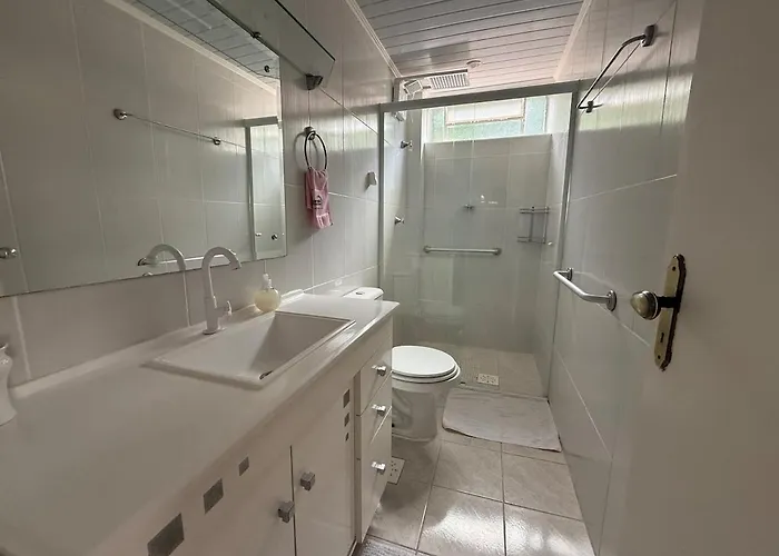 Modern And Great Location With Parking Space In J Lindoia Porto Alegre